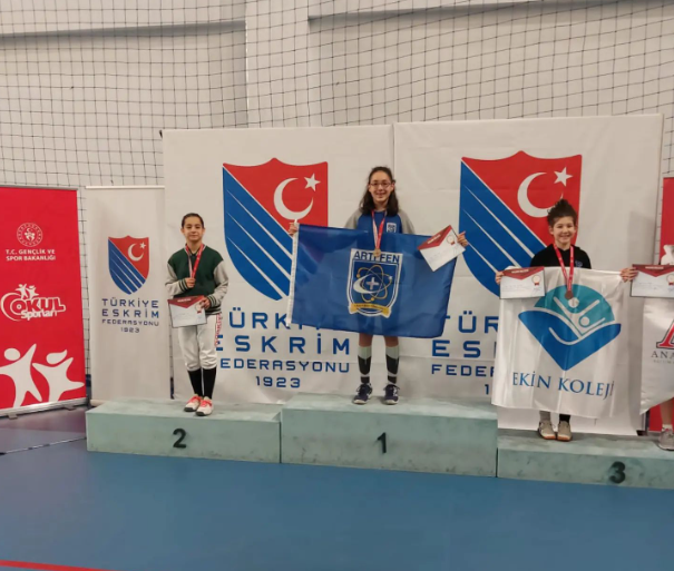 Okullar arası Türkiye eskrim şampiyonu